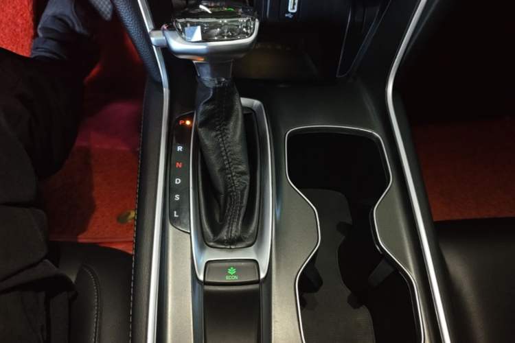 Used Honda Accord 2018 230TURBO Comfort Edition China VI Emission Standard Gear Lever