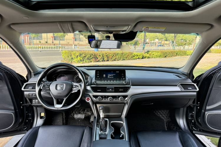 Used Honda Accord 2018 260TURBO Luxury Edition China VI Interior 2