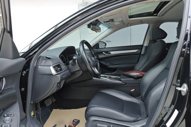 Used Honda Accord 2018 260TURBO Luxury Edition China VI Left Front Seat