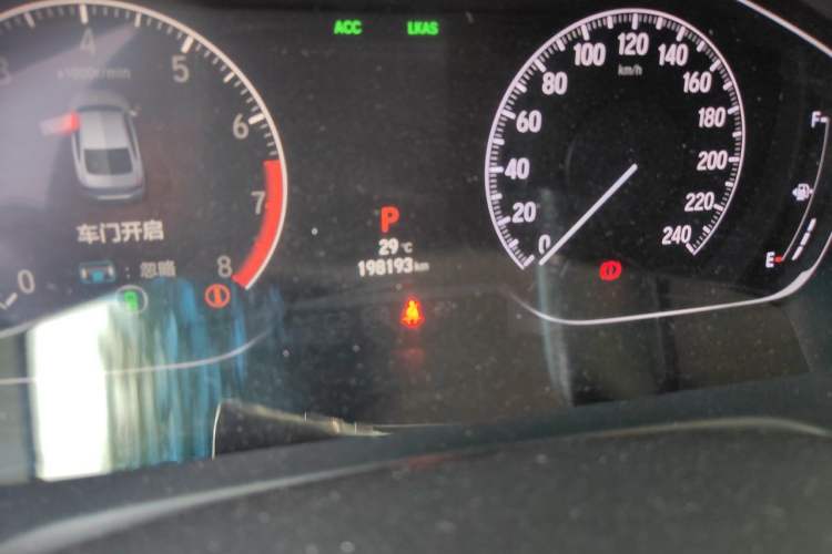 Used Honda Accord 2018 260TURBO Luxury Edition China V Emission Standard Odometer Close Up
