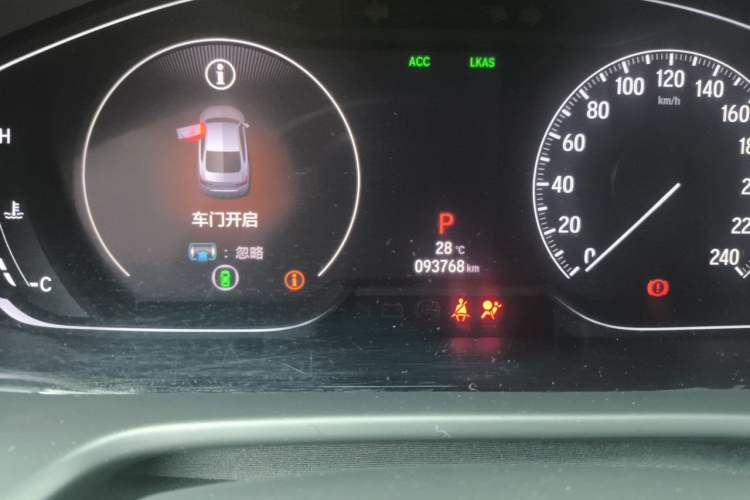Used Honda Accord 2018 260TURBO Luxury Edition China V Emission Standard Odometer Close Up