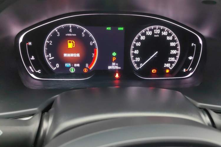 Used Honda Accord 2018 260TURBO Luxury Edition China V Emission Standard Odometer Close Up
