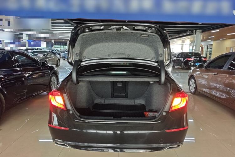 Used Honda Accord 2018 260TURBO Elite Edition China VI Trunk