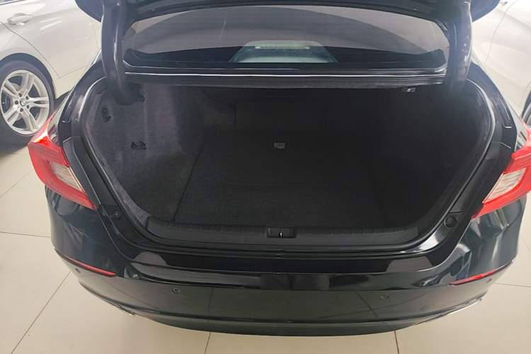 Used Honda Accord 2018 260TURBO Luxury Edition China V Emission Standard Trunk
