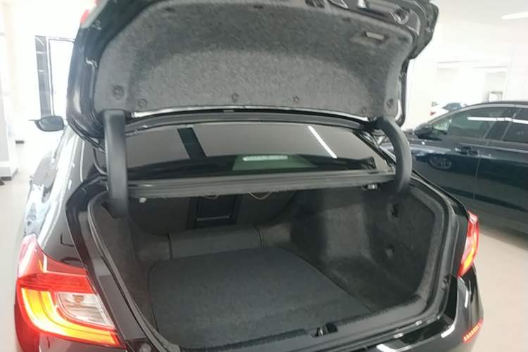 Used Honda Accord 2018 260TURBO Elite Edition China VI Trunk