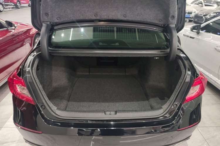 Used Honda Accord 2018 260TURBO Elite Edition China VI Trunk