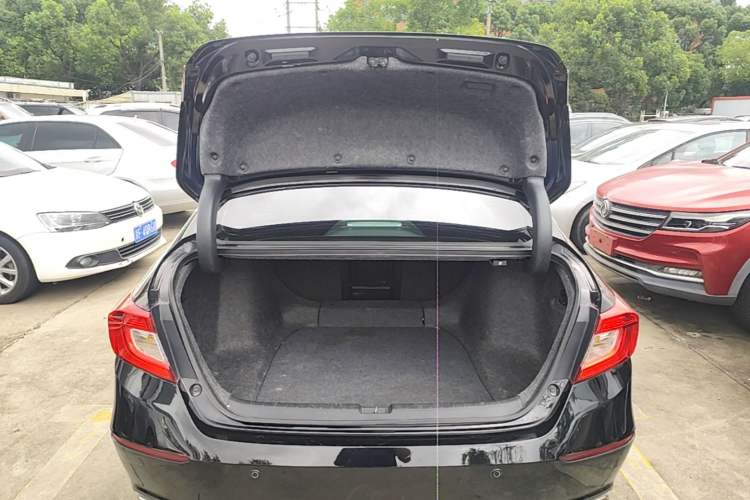 Used Honda Accord 2018 260TURBO Elite Edition China VI Trunk