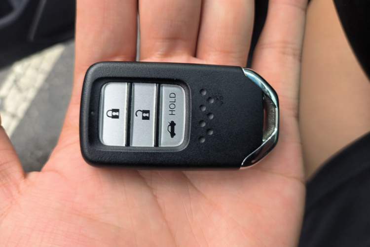 Used Honda Accord 2018 260TURBO Luxury Edition China V Emission Standard Vehicle Key