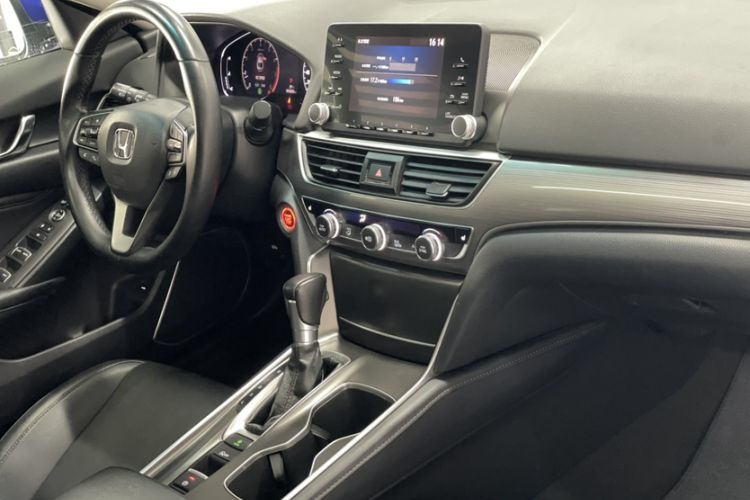 Used Honda Accord 2018 260TURBO Luxury Edition China V Emission Standard Interior 2
