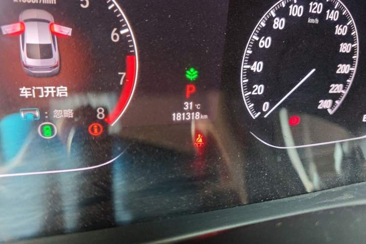 Used Honda Accord 2018 260TURBO Luxury Edition China V Emission Standard Odometer Close Up