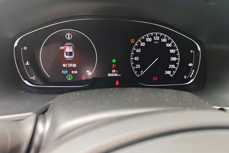 Used Honda Accord 2018 260TURBO Luxury Edition China V Emission Standard Odometer Close Up