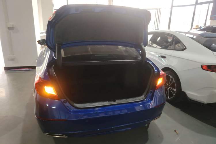 Used Honda Accord 2018 260TURBO Luxury Edition China V Emission Standard Trunk