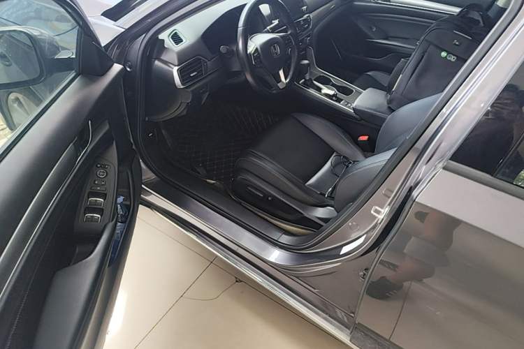 Used Honda Accord 2018 260TURBO Elite Edition China VI Driver Seat