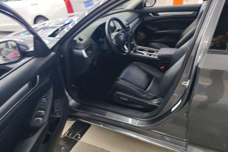 Used Honda Accord 2018 260TURBO Elite Edition China VI Driver Seat