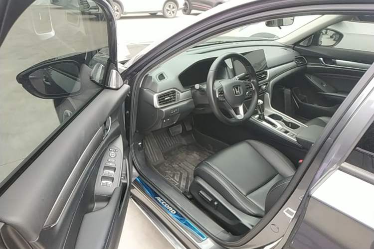 Used Honda Accord 2018 260TURBO Elite Edition China VI Driver Seat