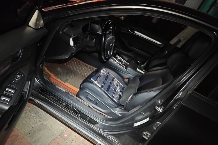 Used Honda Accord 2018 260TURBO Luxury Edition China VI Left Front Seat