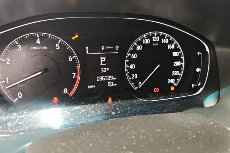 Used Honda Accord 2018 260TURBO Elite Edition China VI Odometer Close Up
