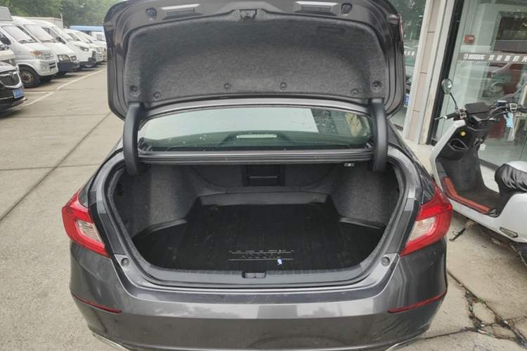 Used Honda Accord 2018 260TURBO Elite Edition China VI Trunk