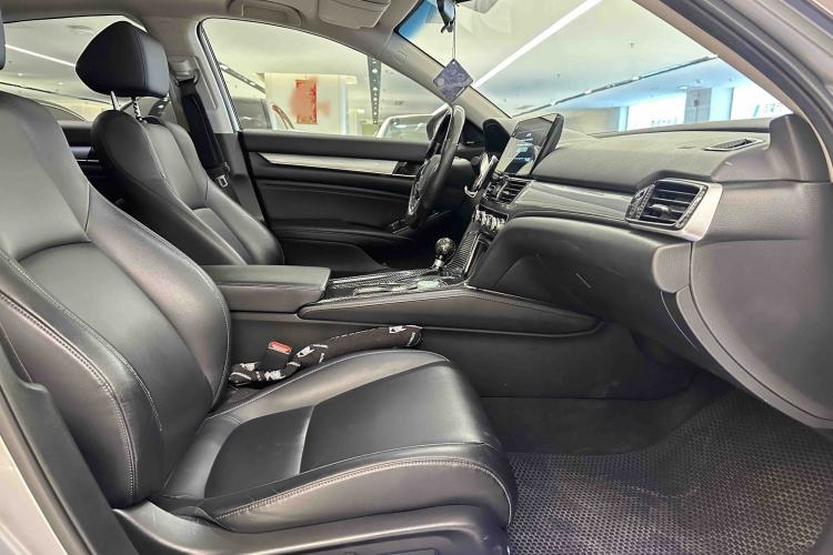 Used Honda Accord 2018 260TURBO Luxury Edition China VI Interior 15