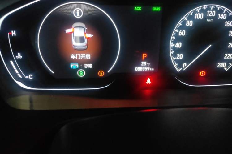 Used Honda Accord 2018 260TURBO Luxury Edition China V Emission Standard Odometer Close Up
