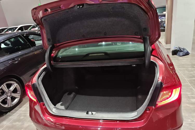 Used Honda Accord 2018 260TURBO Elite Edition China VI Trunk