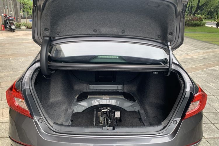 Used Honda Accord 2018 260TURBO Luxury Edition China V Emission Standard Trunk