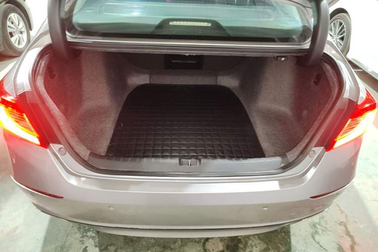 Used Honda Accord 2018 260TURBO Luxury Edition China VI Trunk