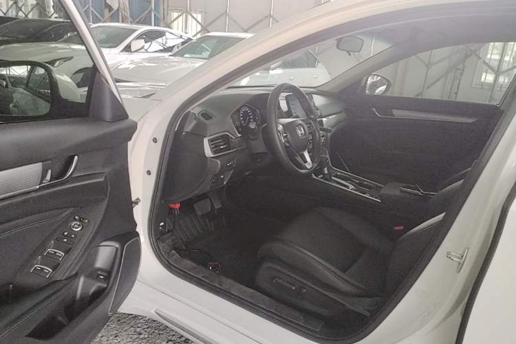 Used Honda Accord 2018 260TURBO Elite Edition China VI Driver Seat