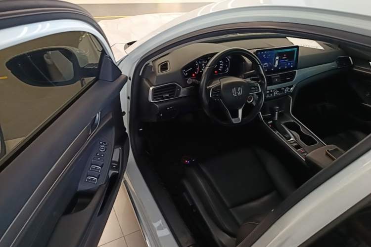 Used Honda Accord 2018 260TURBO Elite Edition China VI Driver Seat