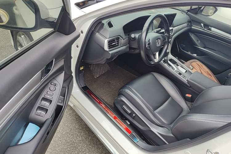 Used Honda Accord 2018 260TURBO Elite Edition China VI Driver Seat