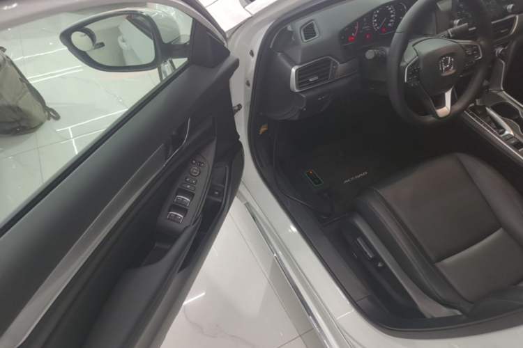 Used Honda Accord 2018 260TURBO Elite Edition China VI Driver Seat