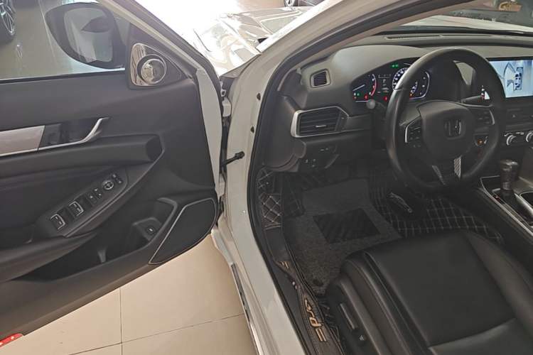 Used Honda Accord 2018 260TURBO Elite Edition China VI Driver Seat