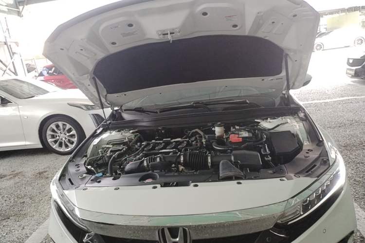 Used Honda Accord 2018 260TURBO Elite Edition China VI Engine Bay