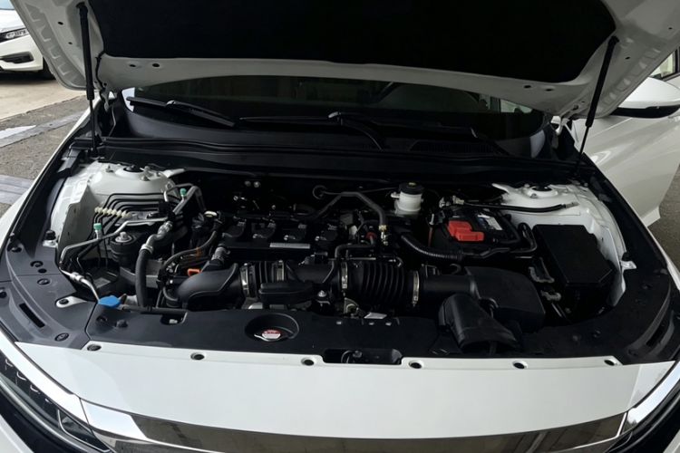 Used Honda Accord 2018 260TURBO Elite Edition China VI Engine Bay