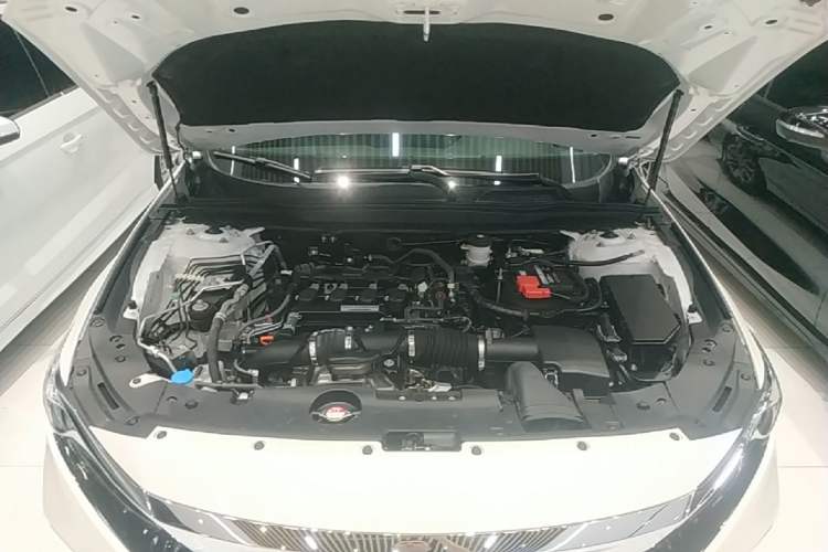 Used Honda Accord 2018 260TURBO Elite Edition China VI Engine Bay