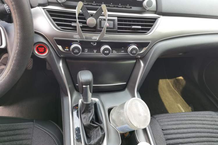 Used Honda Accord 2018 260TURBO Luxury Edition China V Emission Standard Gear Lever