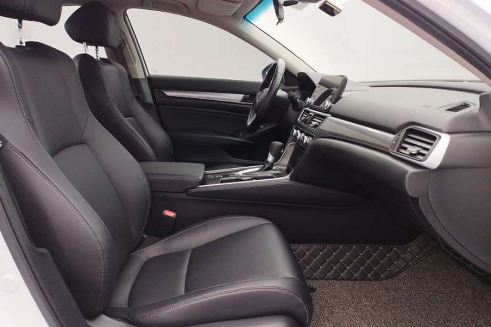 Used Honda Accord 2018 260TURBO Luxury Edition China VI Interior 4