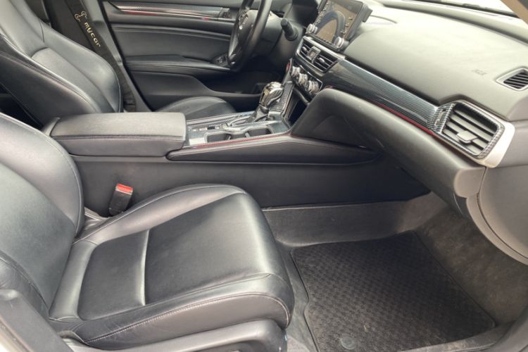 Used Honda Accord 2018 260TURBO Luxury Edition China V Emission Standard Interior 4