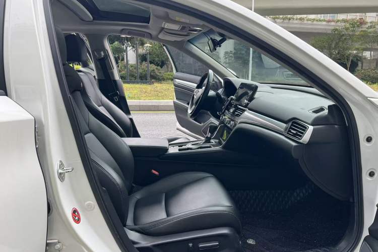 Used Honda Accord 2018 260TURBO Luxury Edition China VI Interior 4