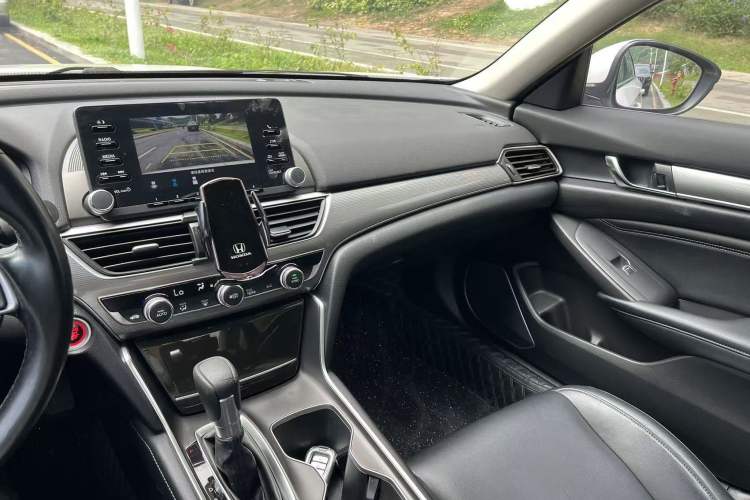 Used Honda Accord 2018 260TURBO Luxury Edition China VI Interior 7