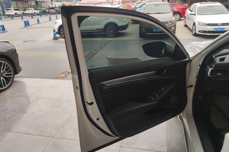 Used Honda Accord 2018 260TURBO Elite Edition China VI Interior 7