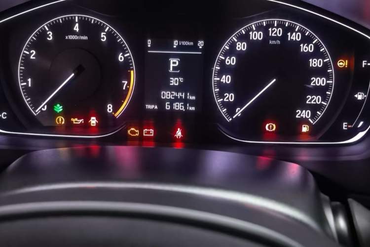Used Honda Accord 2018 260TURBO Elite Edition China V Odometer Close Up