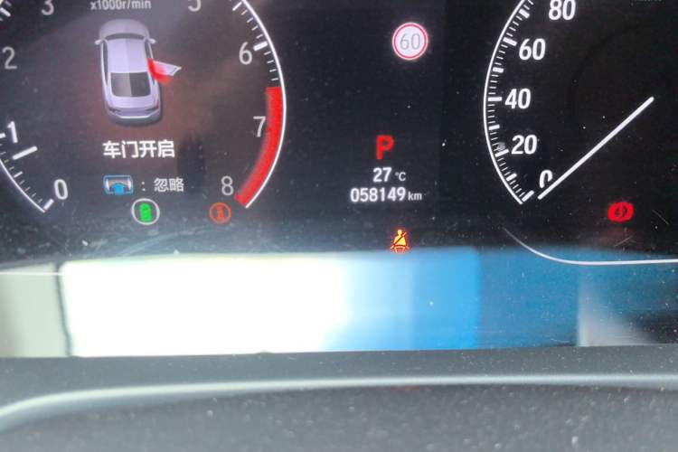 Used Honda Accord 2018 260TURBO Luxury Edition China V Emission Standard Odometer Close Up