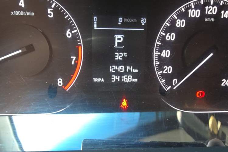 Used Honda Accord 2018 230TURBO Comfort Edition China VI Emission Standard Odometer Close Up