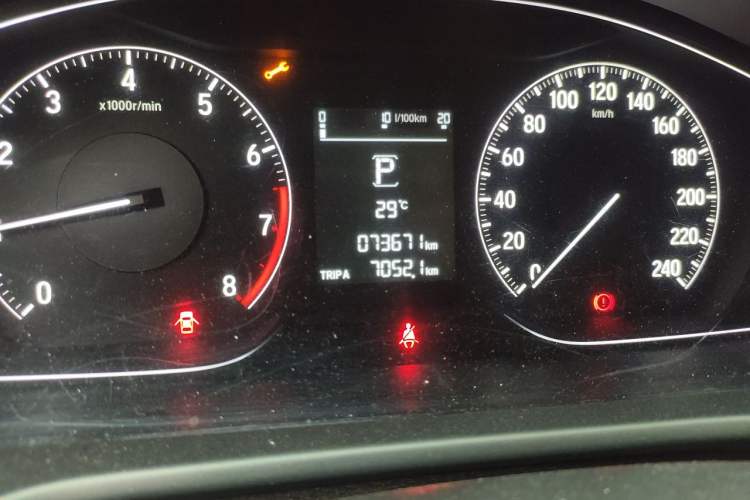 Used Honda Accord 2018 260TURBO Elite Edition China V Odometer Close Up