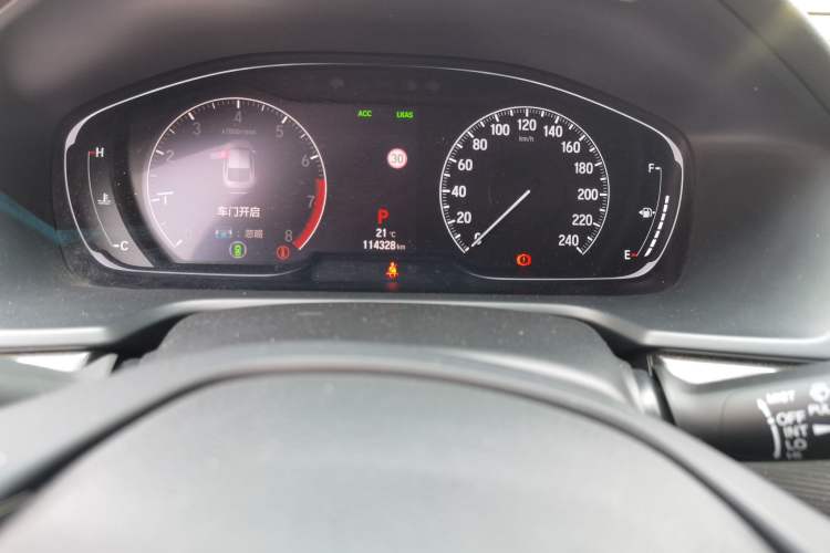 Used Honda Accord 2018 260TURBO Luxury Edition China V Emission Standard Odometer Close Up