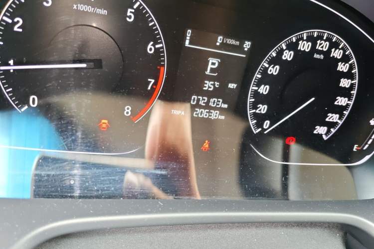 Used Honda Accord 2018 230TURBO Comfort Edition China VI Emission Standard Odometer Close Up