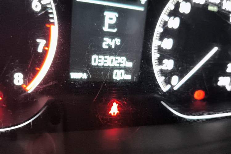 Used Honda Accord 2018 260TURBO Luxury Edition China V Emission Standard Odometer Close Up