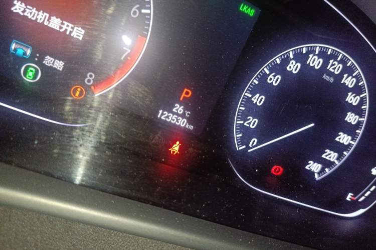 Used Honda Accord 2018 260TURBO Luxury Edition China V Emission Standard Odometer Close Up