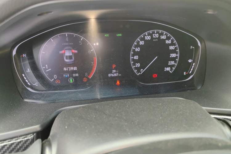 Used Honda Accord 2018 260TURBO Luxury Edition China V Emission Standard Odometer Close Up